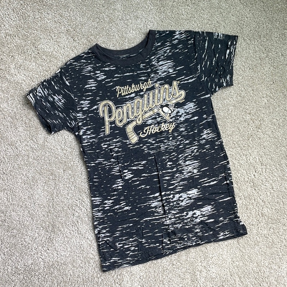 NHL Pittsburgh Penguins Heathered Black Short Sleeve Tee with Cream & Gold Logo